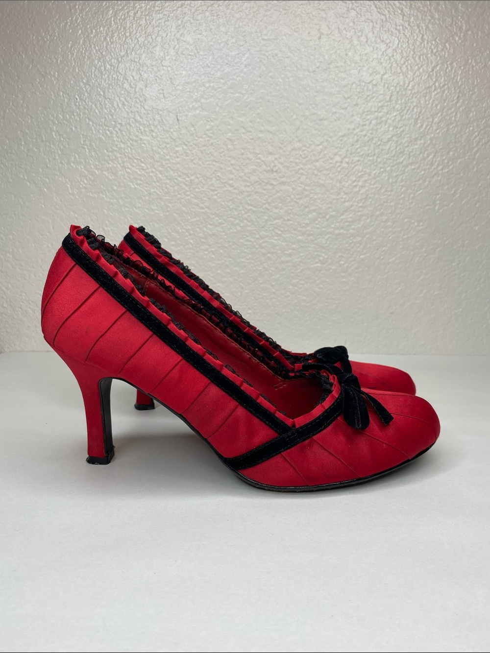 Vintage Y2K Unlisted Red Satin Ballet Pumps Velvet Bow Lace Detail Heels Size 8